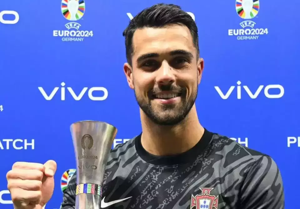 Diogo Costa yang mendapatkan UEFA Player of The Match Portugal vs Slovenia dalam ajang Euro 2024 di Jerman.